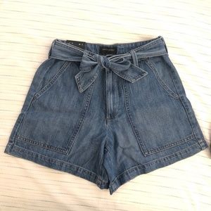 NEW Banana Republic high waisted belt shorts